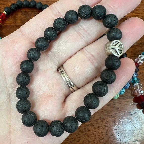 8 piece lot of lava bead bracelets and others - Picture 5 of 11